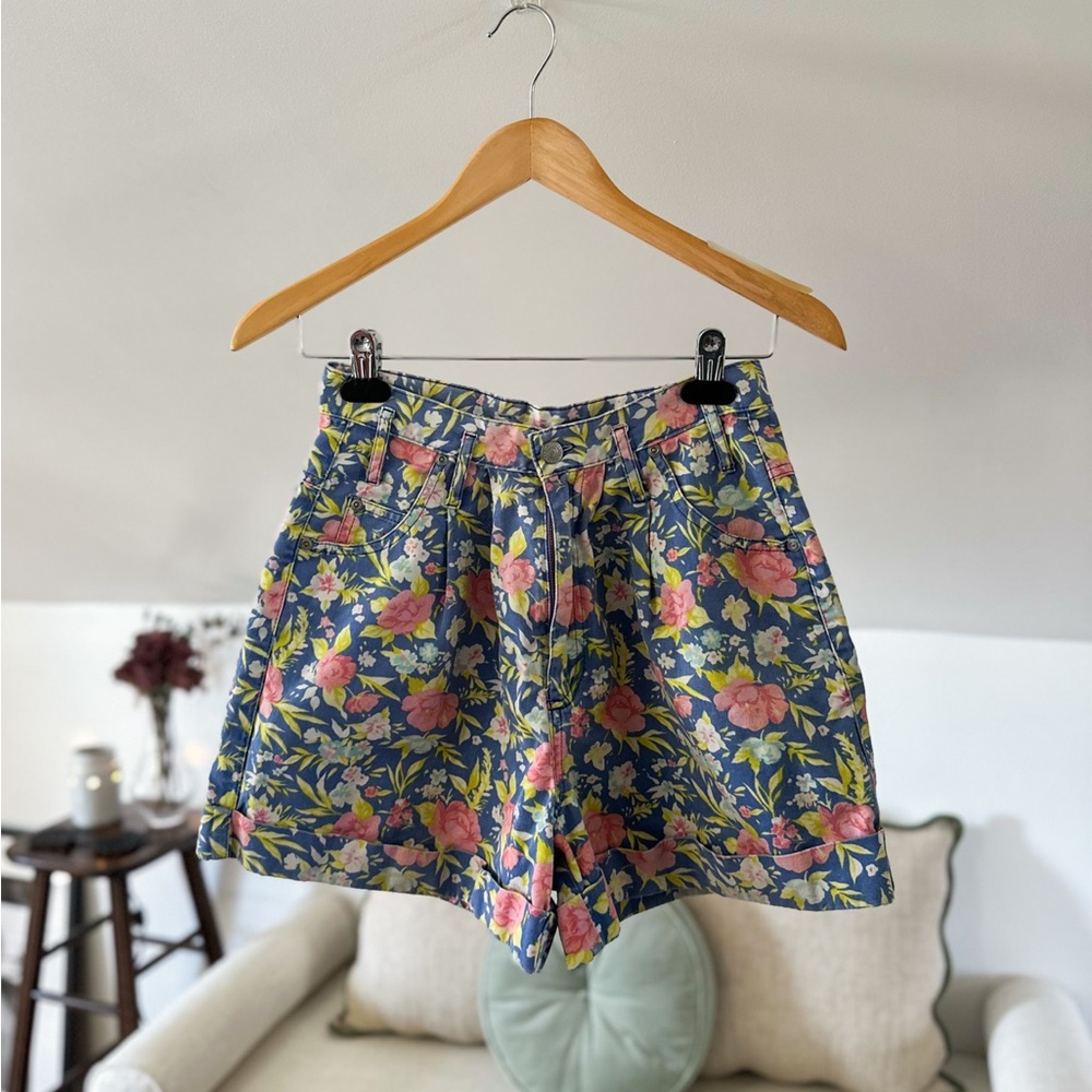Vintage 90s Skoozi Floral Denim Shorts | High Waisted Pleated